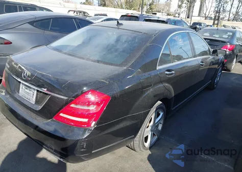 2012 Mercedes-Benz S 550 z USA, uszkodzony, nr VIN WDDNG7DB6CA431128